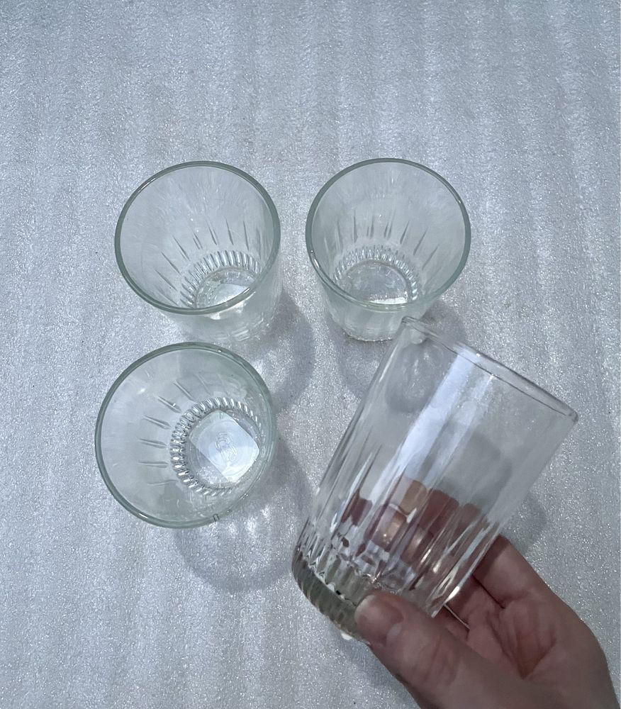 Столові стакани, склянки для напоїв