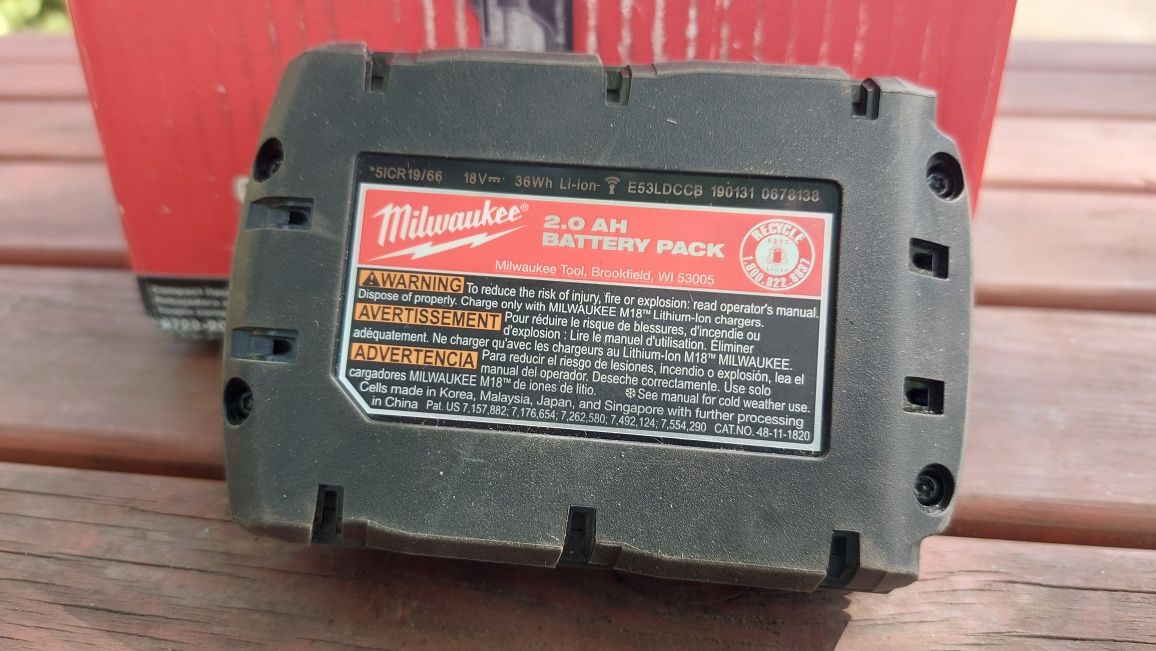 MILWAUKEE Frezarka 2723-20 z baterja 2.0ah