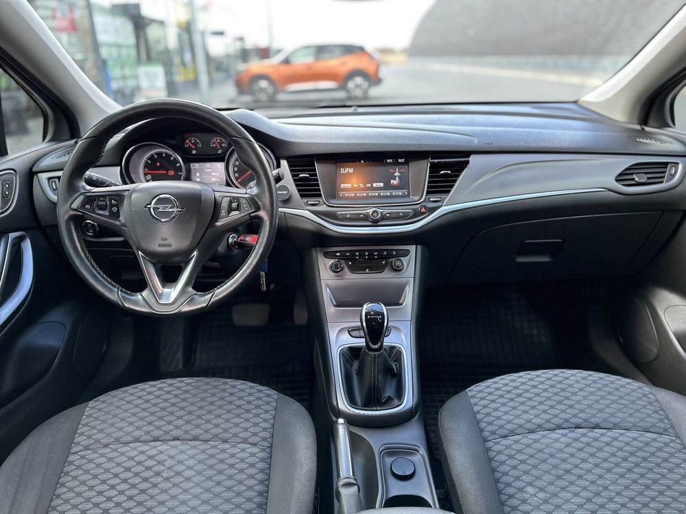 Opel Astra K 2016 год