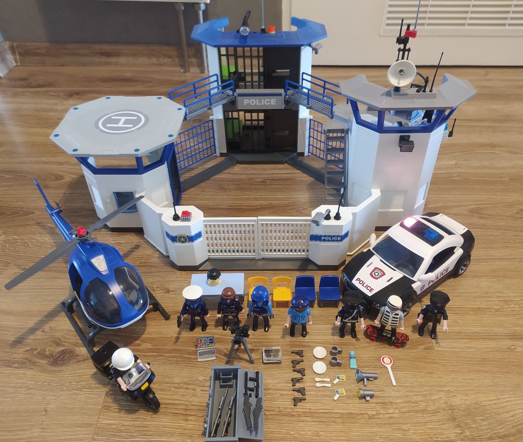 Duży zestaw Komisariat policji helikopter radiowóz motor Playmobil