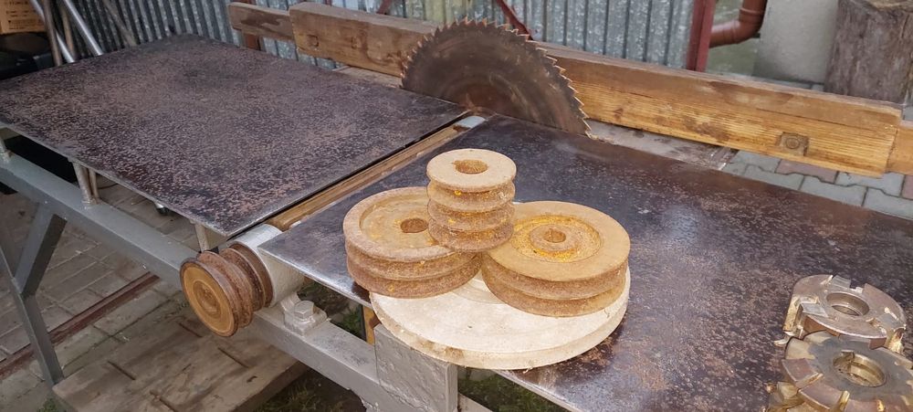 Heblarka, piła tarczowa i frezarka w jednym, Stół