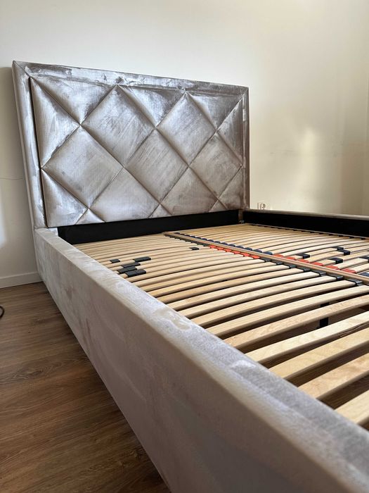 Rama łóżka welurowa 140x200 - stan bardzo dobry, pikowany zagłówek