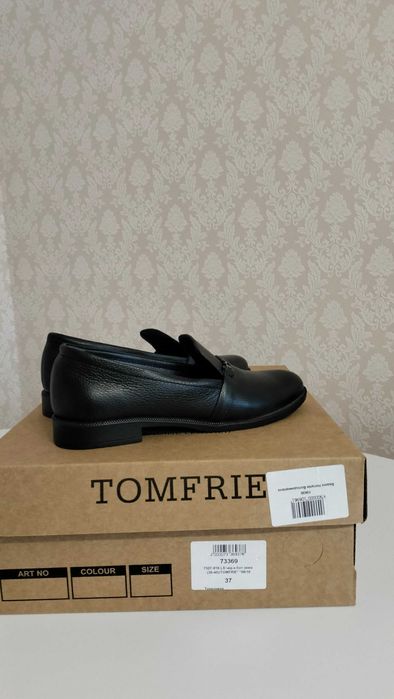 Фирменные кожаные лоферы.