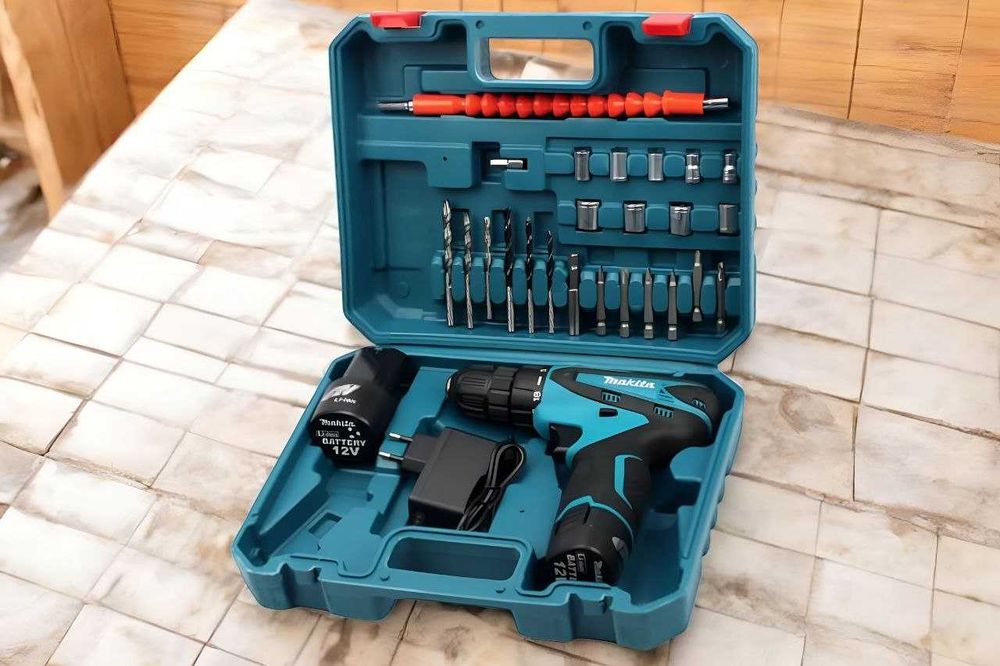 Аккумуляторный шуруповёрт 12V с  набором бит