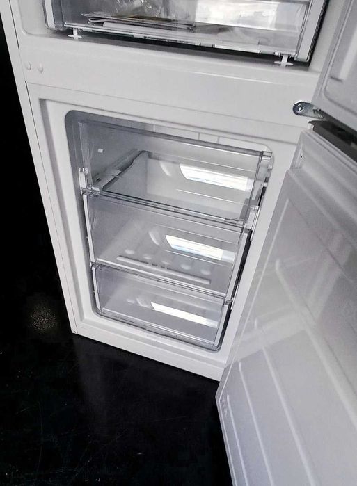 Холодильник бу  Indesit LI9 S1Q W с  морозильной камерой