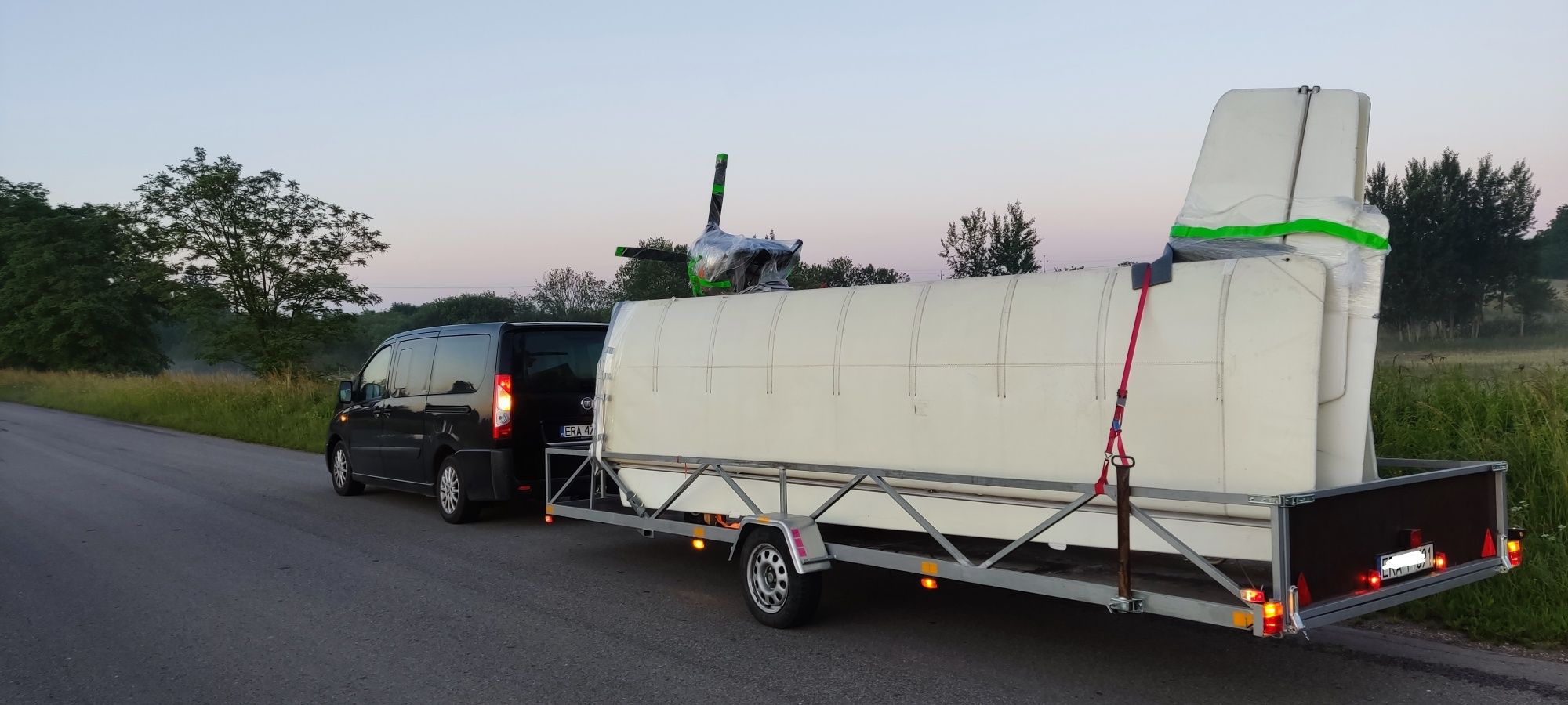 Przyczepka 6x2 powierzchni ładunkowej