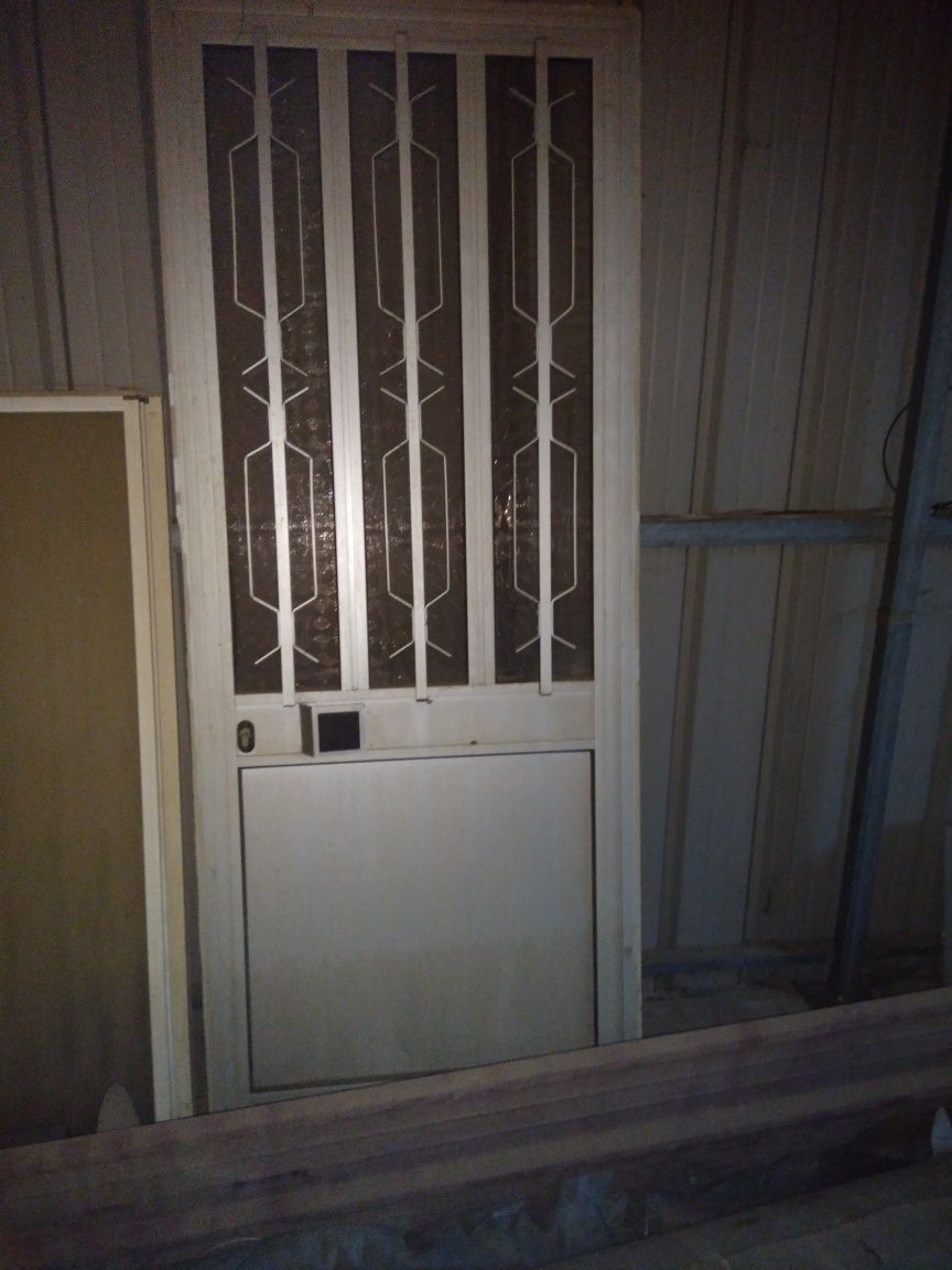 Porta de alumínio com vidros