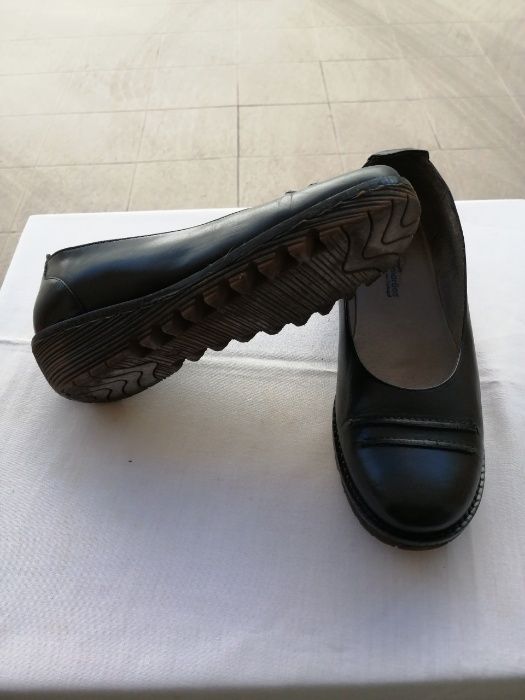 Sapatos Pretos Cunha