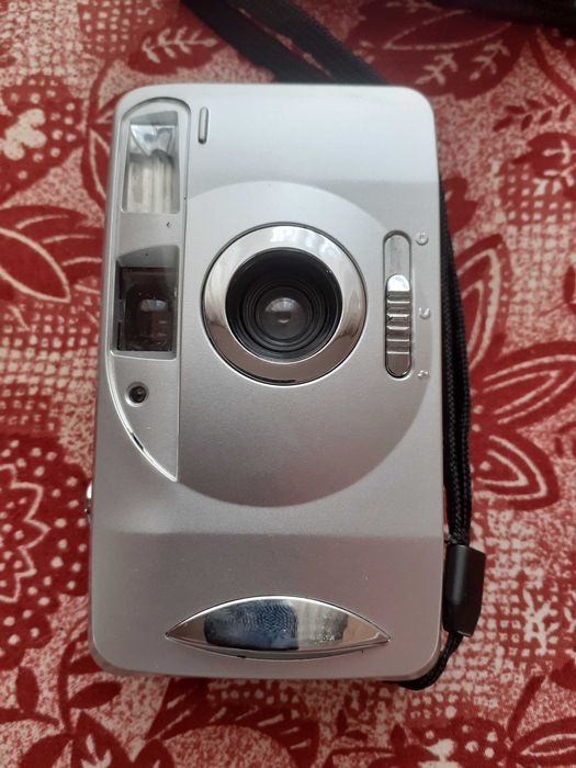 Фотоаппарат пленочний.