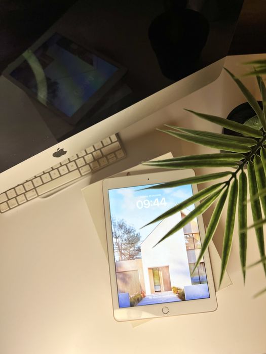 iPad 6. generacja 128 GB Wi-Fi + Cellular + Etui z klawiaturą