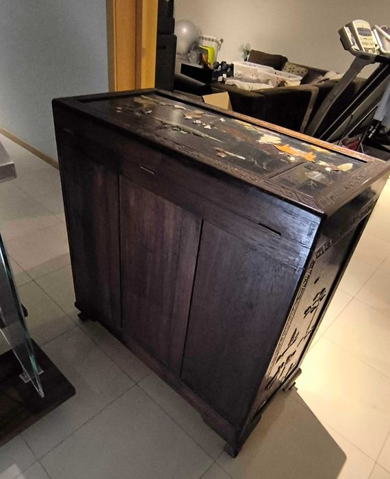 Arca chinesa c/ gavetas em madeira e madrepérola (94×46×101 cm)