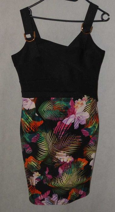 Elegancka sukienka ołówkowa Lipsy London 42