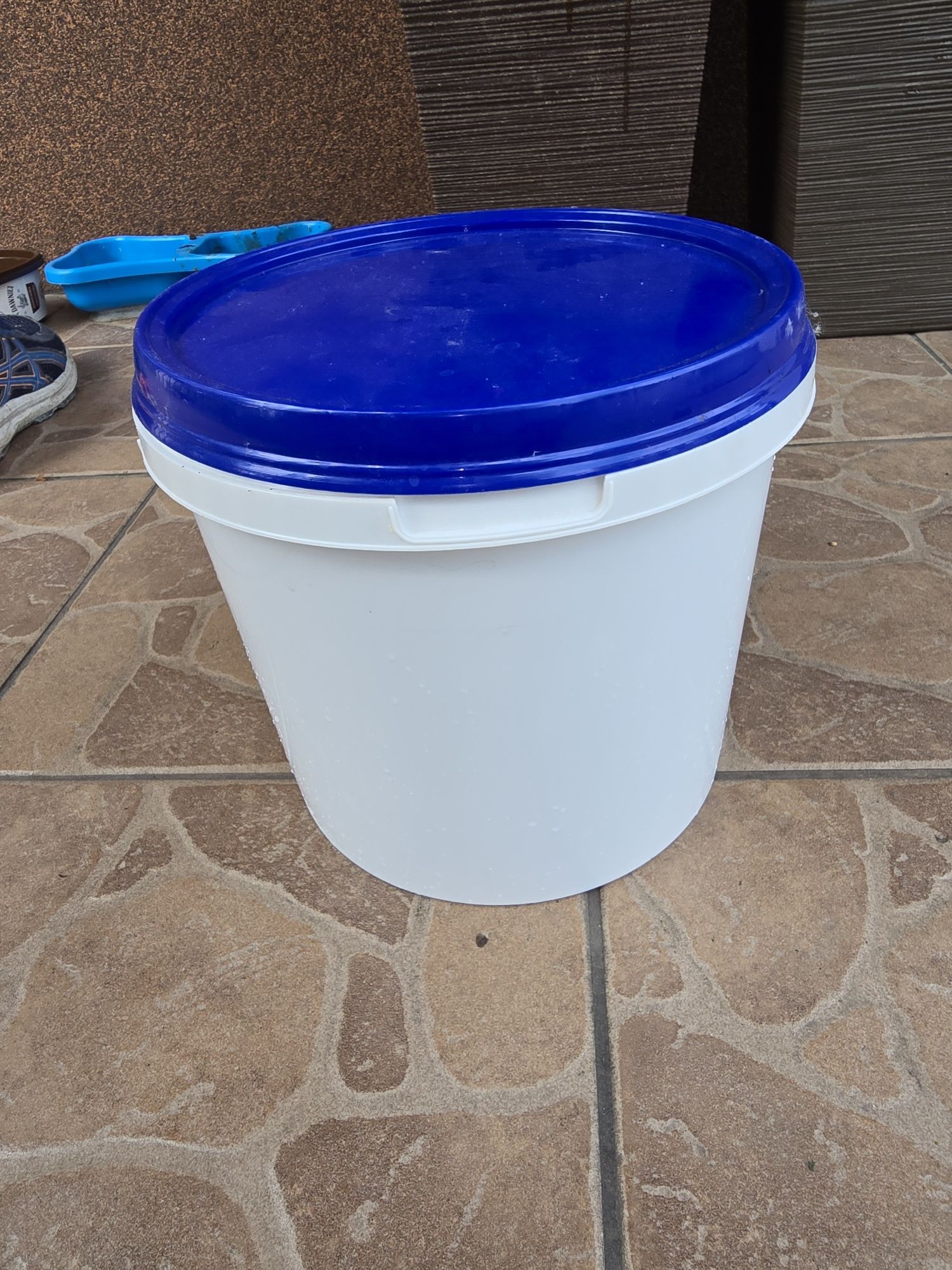 Wiaderka plastikowe 2,5 oraz 5 litrów z przykrywką