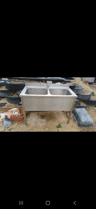 Bancada em inox profissional com cuba e armários, bancada em inox com