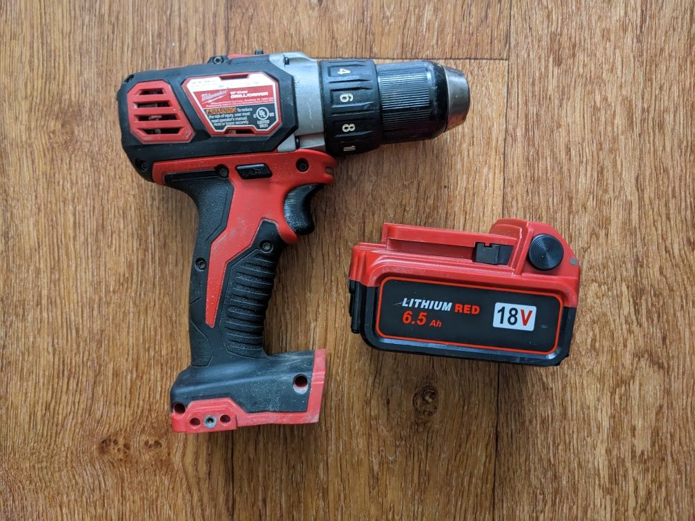 Аккумуляторный шуруповерт Milwaukee M18 с аккумулятором
