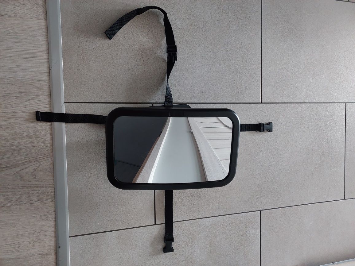 Lusterko do obserwacji dziecka w samochodzie
