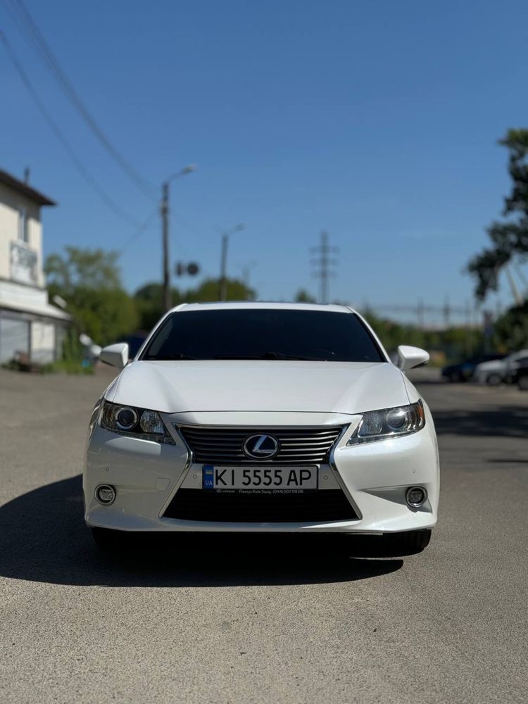 Lexus ES300h 2.5 hybrid 2015