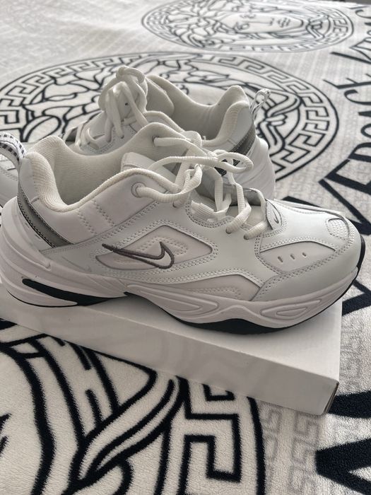 Гарні кросівки дуже легкі