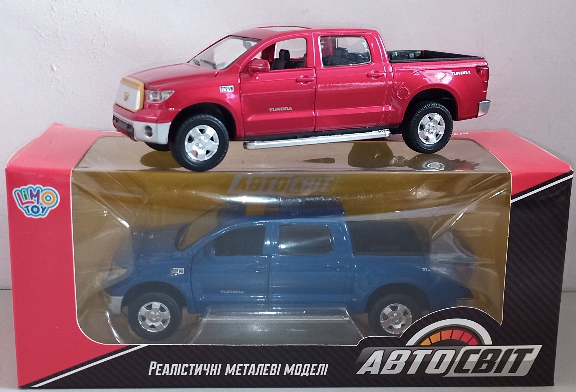 Toyota TUNDRA модель 1:32 "АвтоСвіт". Металл, звук, свет.