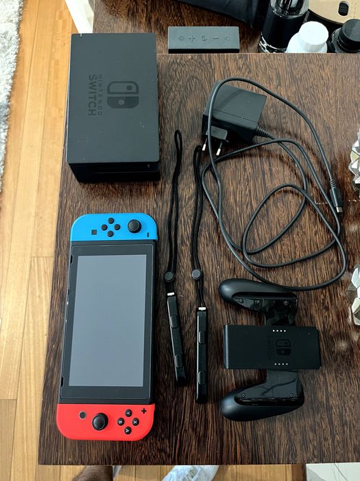 Nintendo Switch - Neon Blue + Neon Red Joy-Con  e SD 256GB