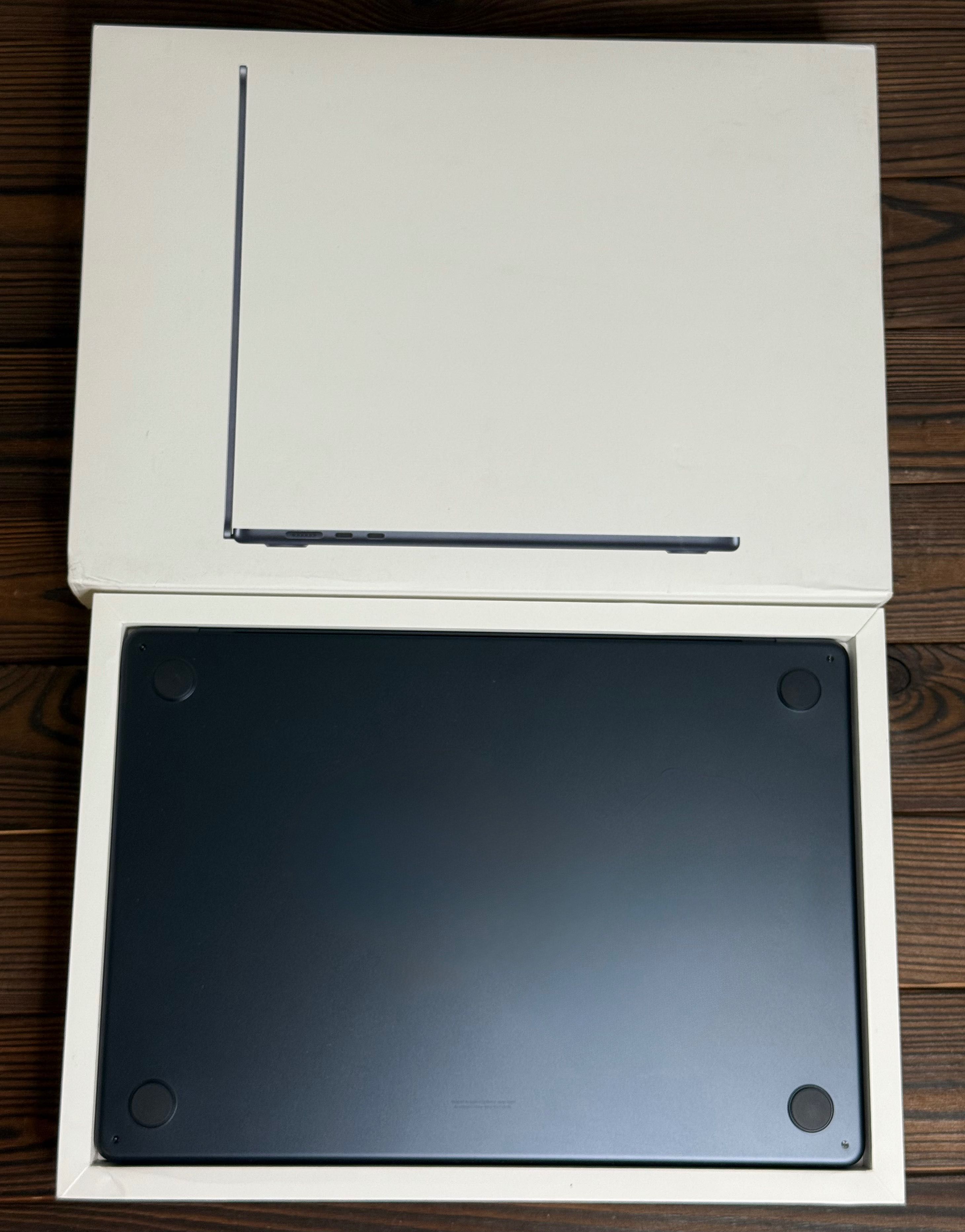 Macbook Air 15 2024 M3 16ram 512 Midnight MXD43 1.100$