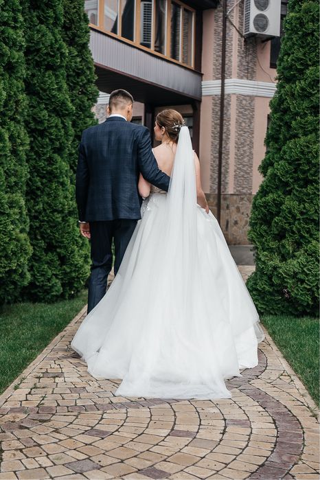 Весільна сукня