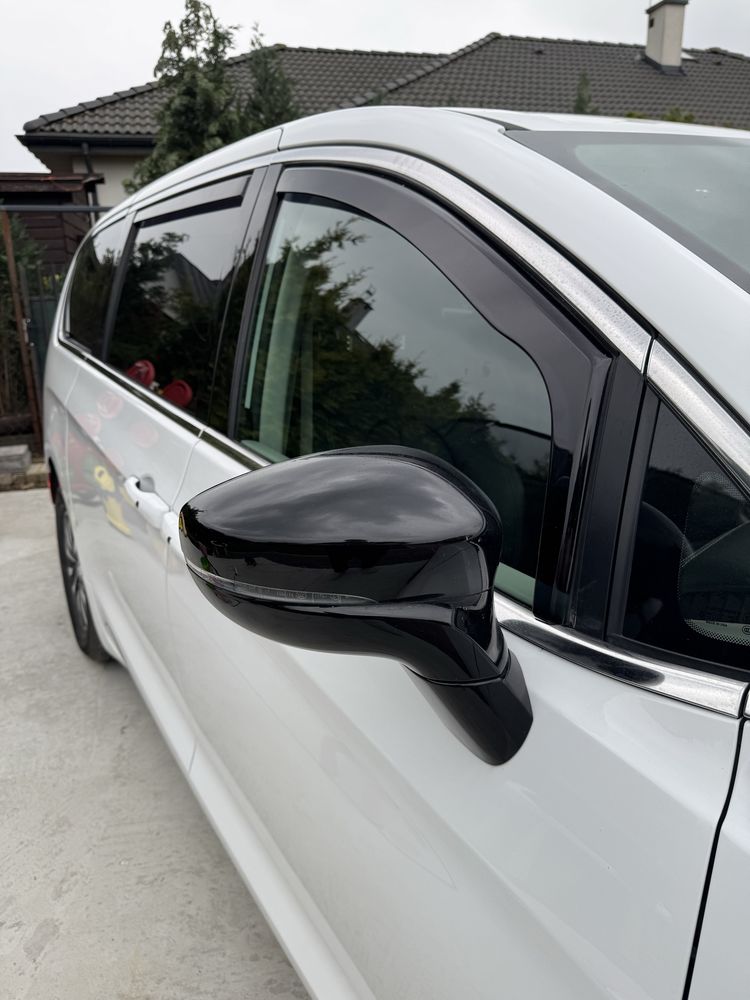 Chrysler Pacifica Hybrid 2024, jak nowy.