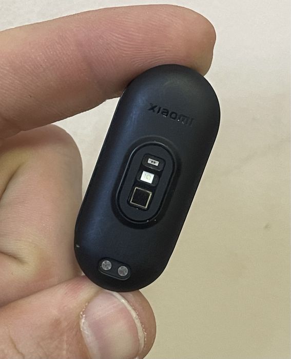 Фитнес-трекер Xiaomi Mi Smart Band 7 NFC б/у
