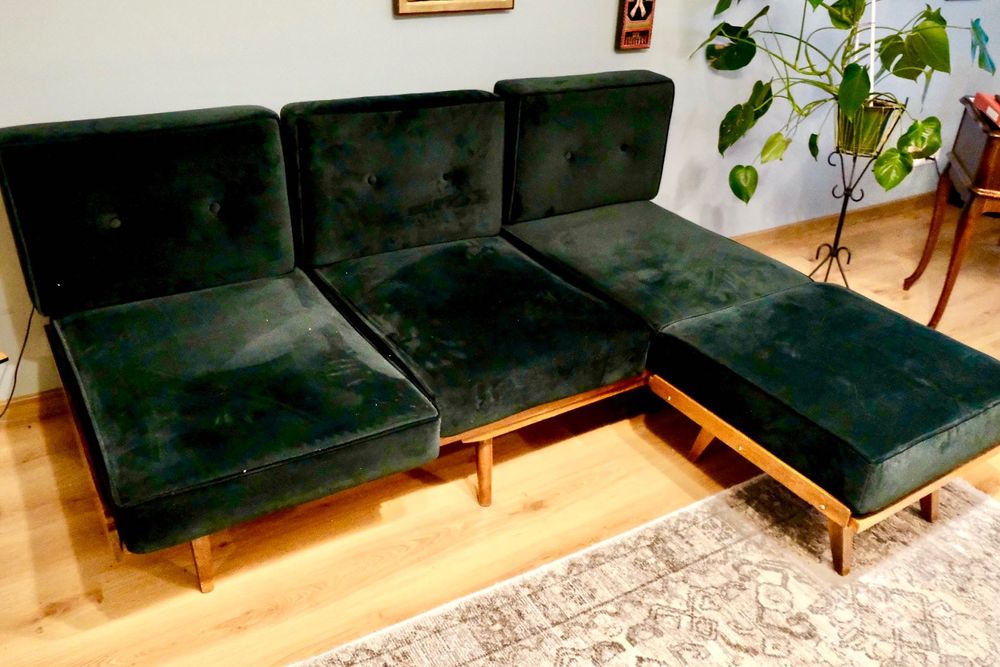 Sofa Tatra Nábytok z podnóżkiem | PRL, butelkowa zieleń, po renowacji