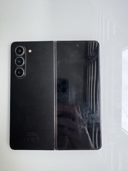 Смартфон Samsung Galaxy Fold5 12/256GB Phantom та Black