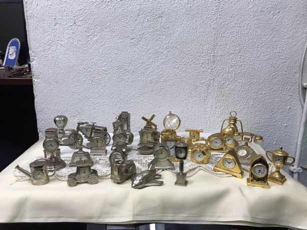 Coleção de miniaturas de relógios