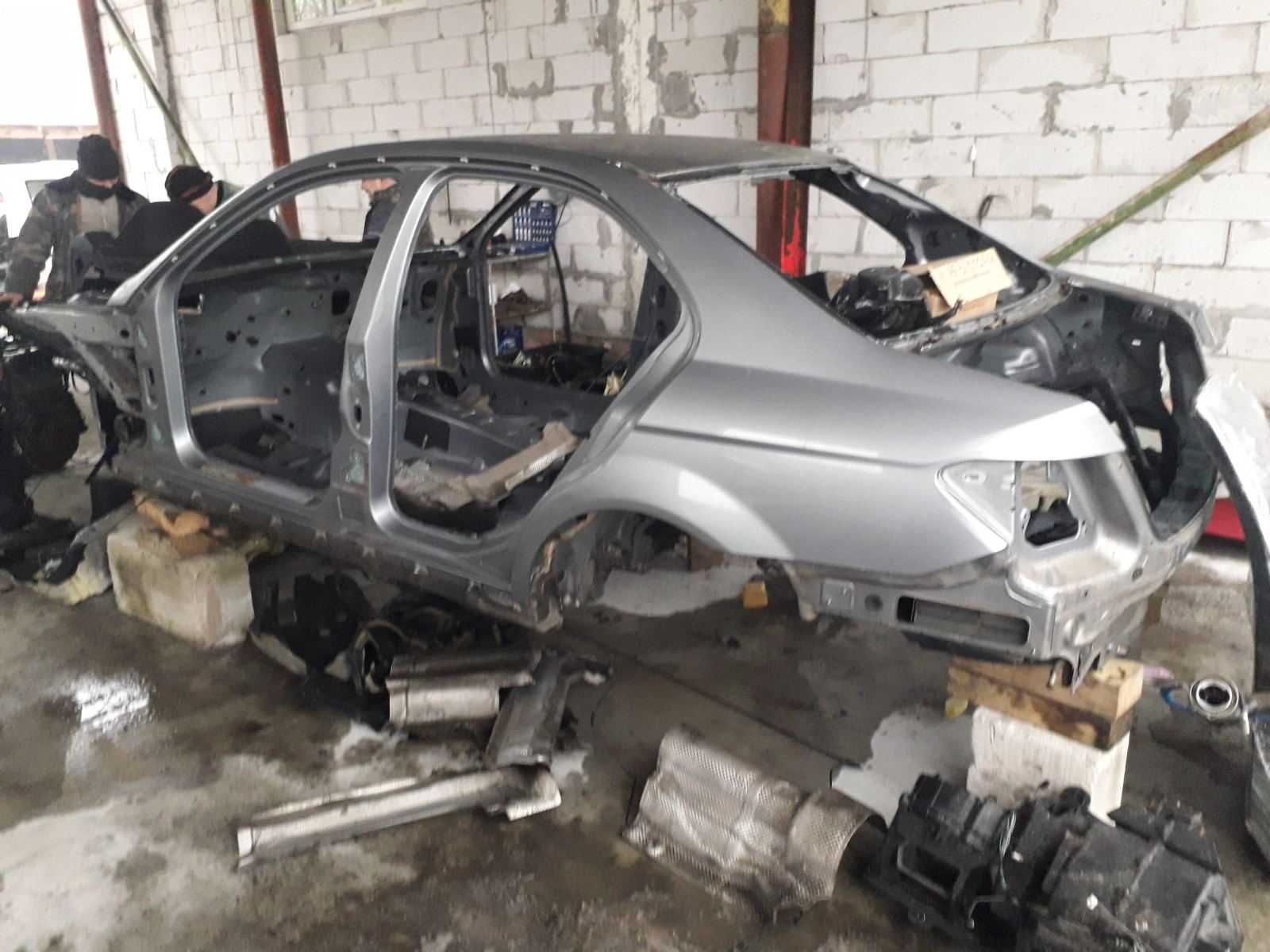 Кузов(корпус,ланжерон,стойка,четверть,криша,крила)Mercedes-Benz W204