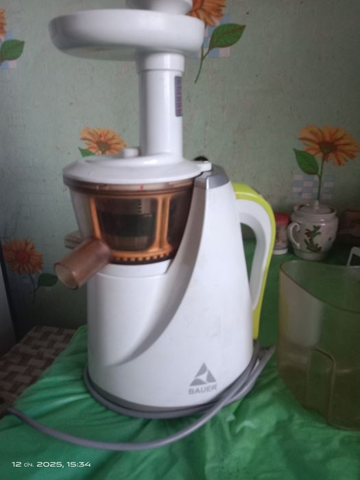 Шнекова соковижималка Bauer UH-100