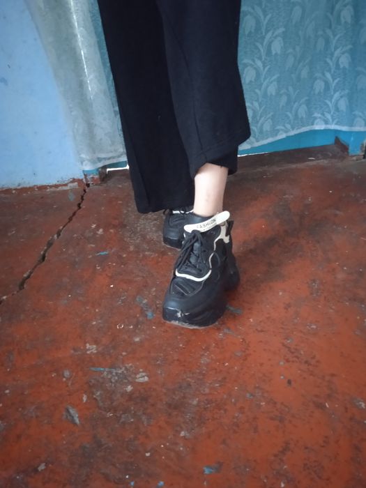 Продам кросівки, б/у, 38 розмір