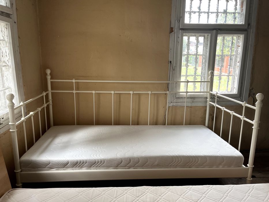 Łóżko 90 x 200 z materacem