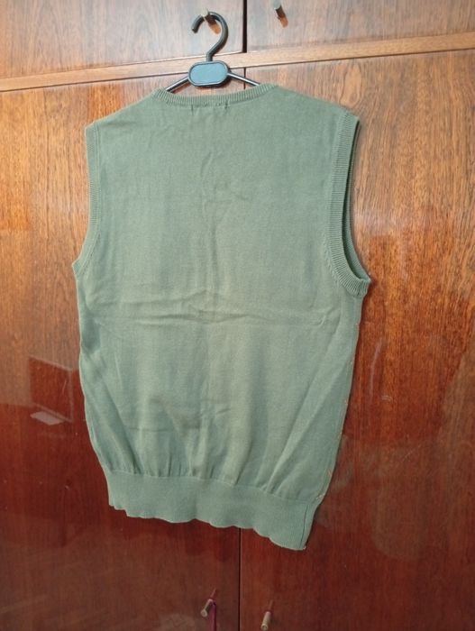Чоловіча кофта без рукавів , в норм стані !