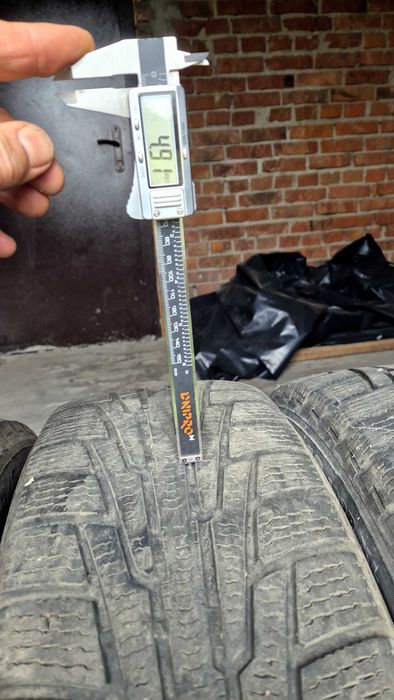 Зимові шини 4 шт вживані Nokian 225/55/18