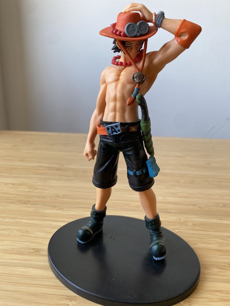 Action Figures One piece/Naruto Zoro Luffy