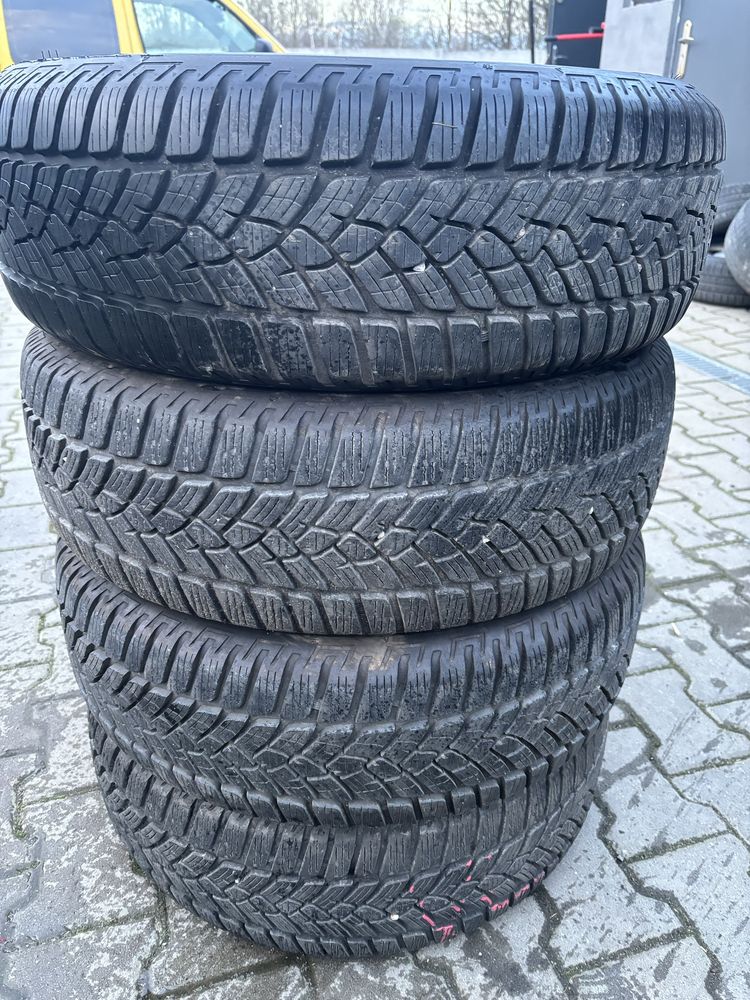 Komplet opon zimowych 215/65 R16 Fulda za 500 zł