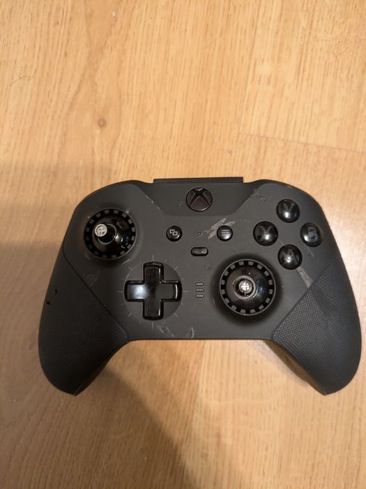Pad Xbox Elite 2 uszkodzony na części