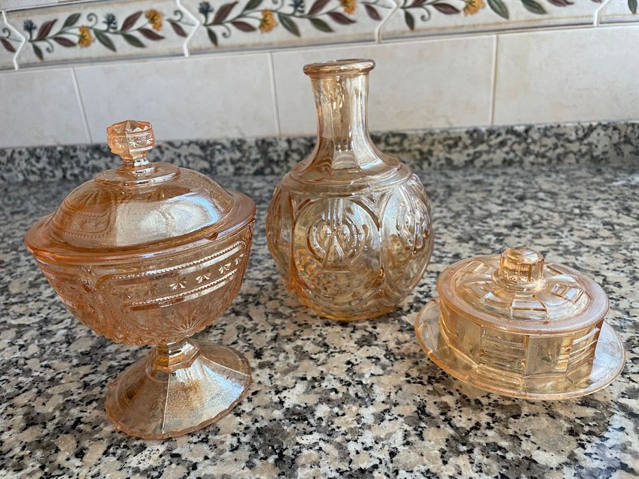 Conjunto Vidro 1 garrafa 1 açucareiro e 1 doceira