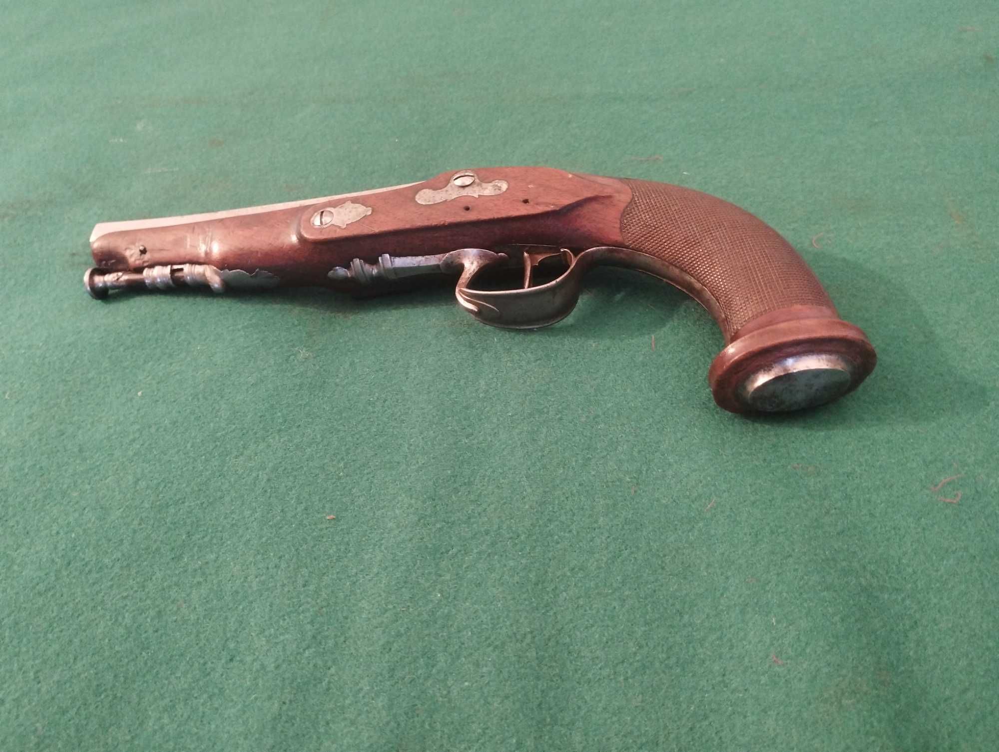 Pistola de pederneira para oficial francês, final do século XVIII