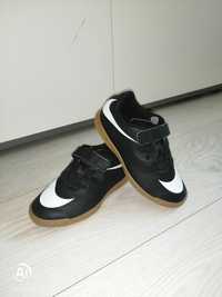 Halówki Nike Bravatax 30 dziecięce buty piłkarskie