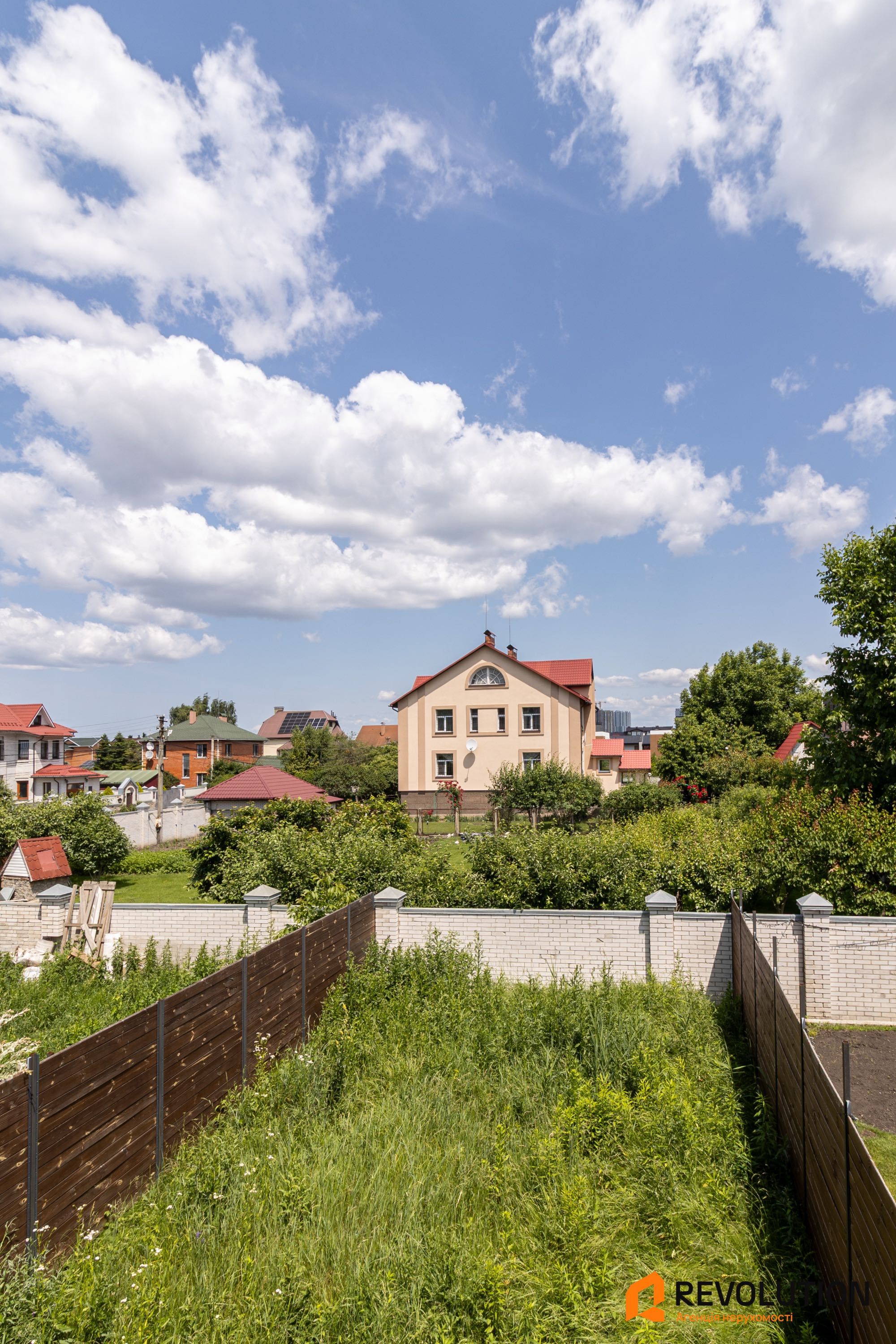 Без% Дуплекс без ремонту із закритою територією у КМ "Villa Gatne"