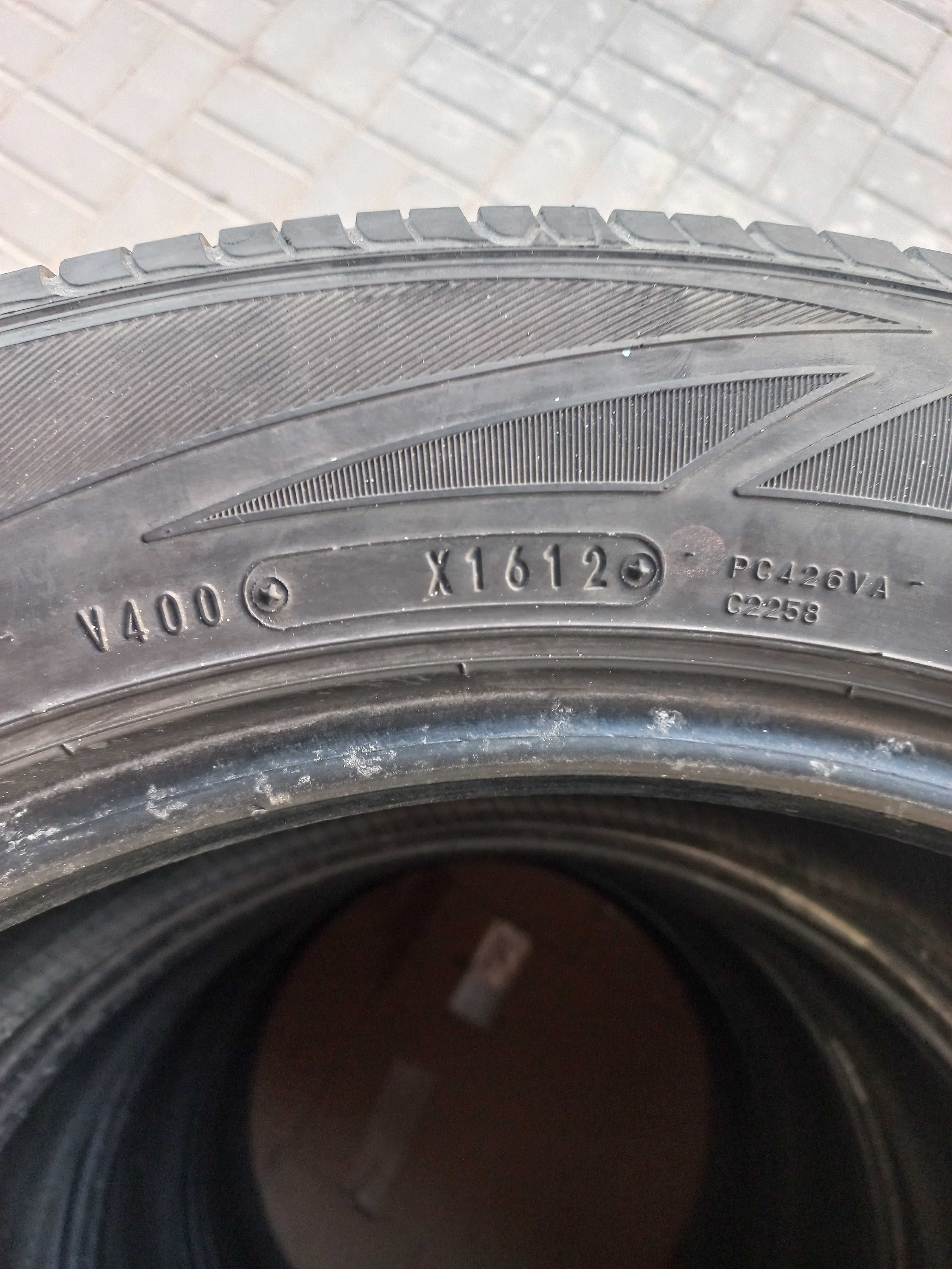 Проодам покрышки DUNLOP 225/55R18 400гр за покрышку.