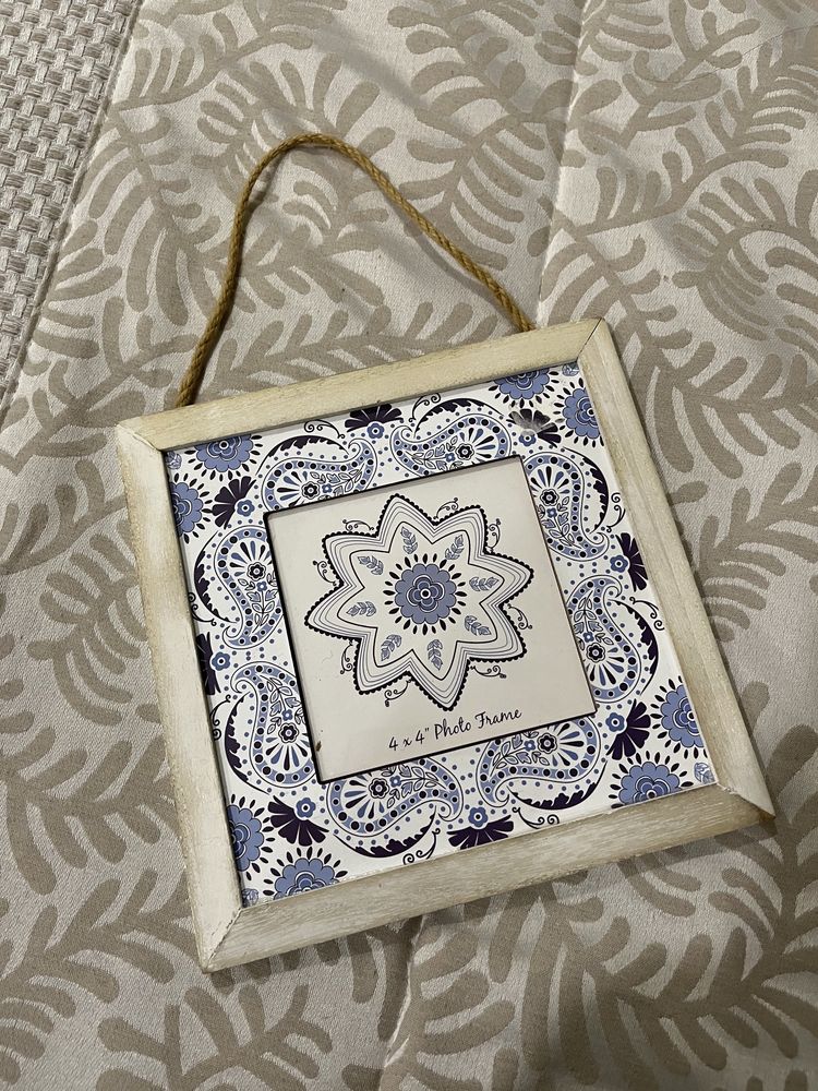 Quadro branco e azul para pendurar