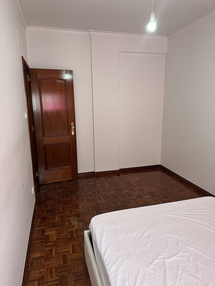 Arrendo quarto para senhoras