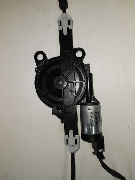 Silnik prądu stałego 12V 40W z przekładnią przeciągającą linki