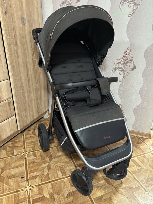 Прогулянкова коляска Carello Bravo