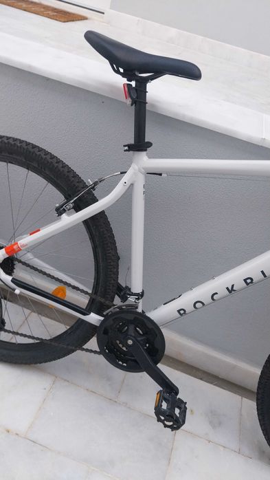 Bicicleta nova, com dias de uso  170,00